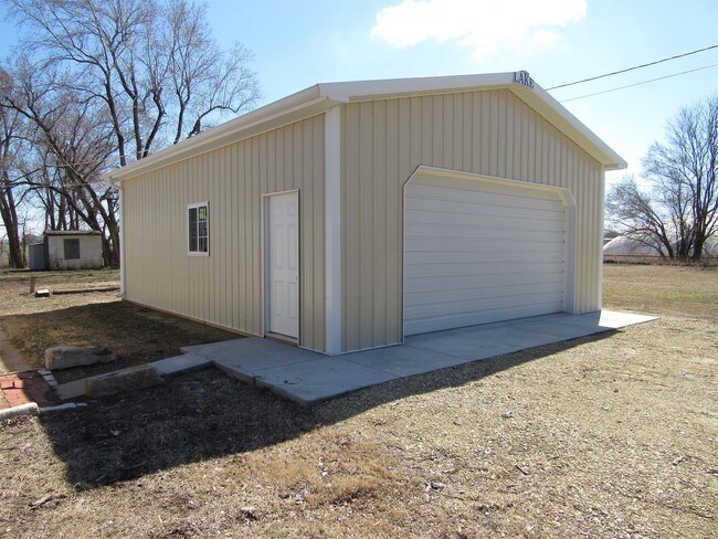 Photo - 200 Willow St