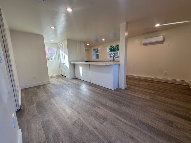 Building Photo - 3447 Caspian Ave Unit .5