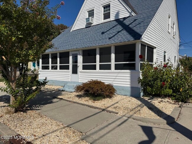 Building Photo - 807 Grand Central Ave Rental