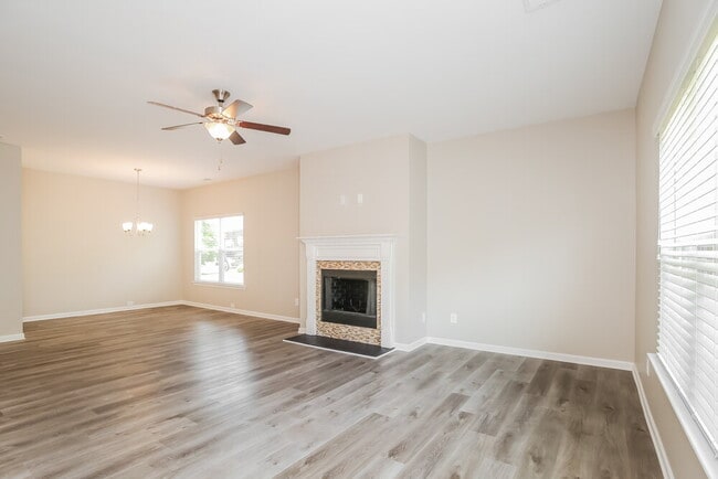 Photo - 194 Renford Rd