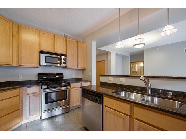 Photo - 825 Berry St Unidad 207