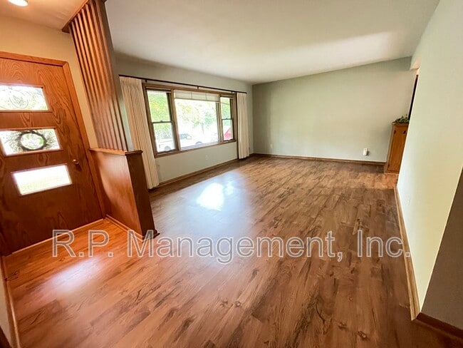 Photo - 6240 Jupiter Rd NE