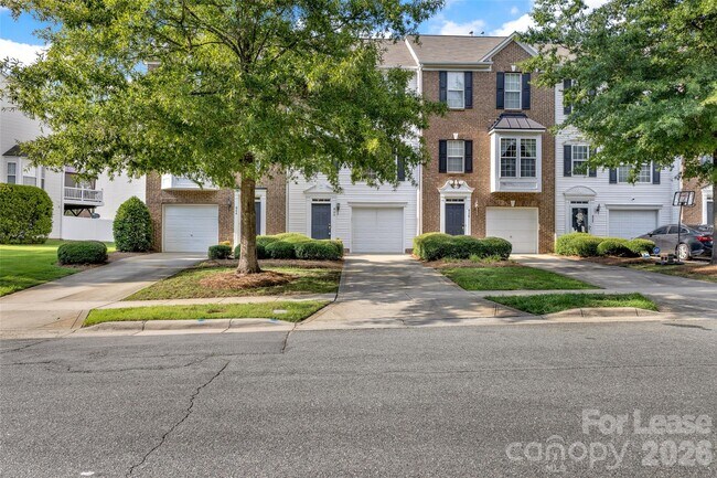 Photo - 940 Tiger Ln