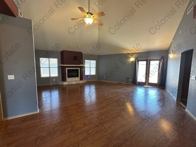Photo - Beautiful 3 bedroom 2 bathroom home.