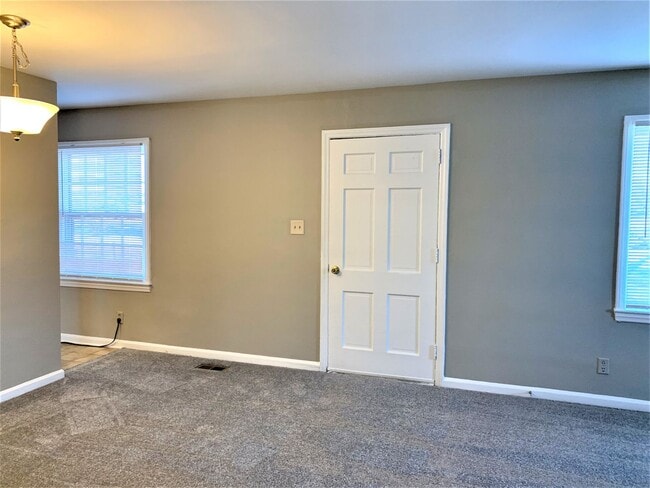 Photo - Four Seasons Area, 3 Bedrooms Plus Office, Fire Place, Convenient to Mall & Interstates.