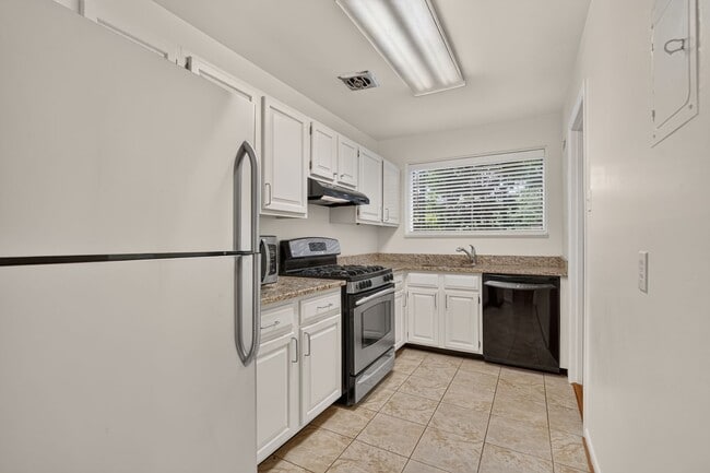 Photo - 10524 Weymouth St
