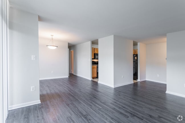2 BR, 2 BA - 825 SF - Charlestowne North
