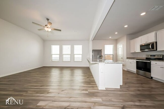2041 Hialeah Dr
