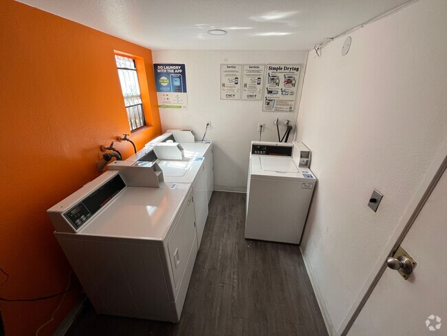 Building Photo - 226 South Serrano Rental