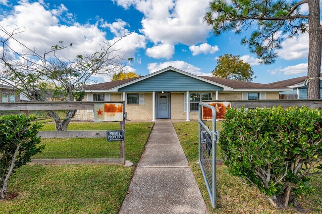 Building Photo - 1350 Strawberry St