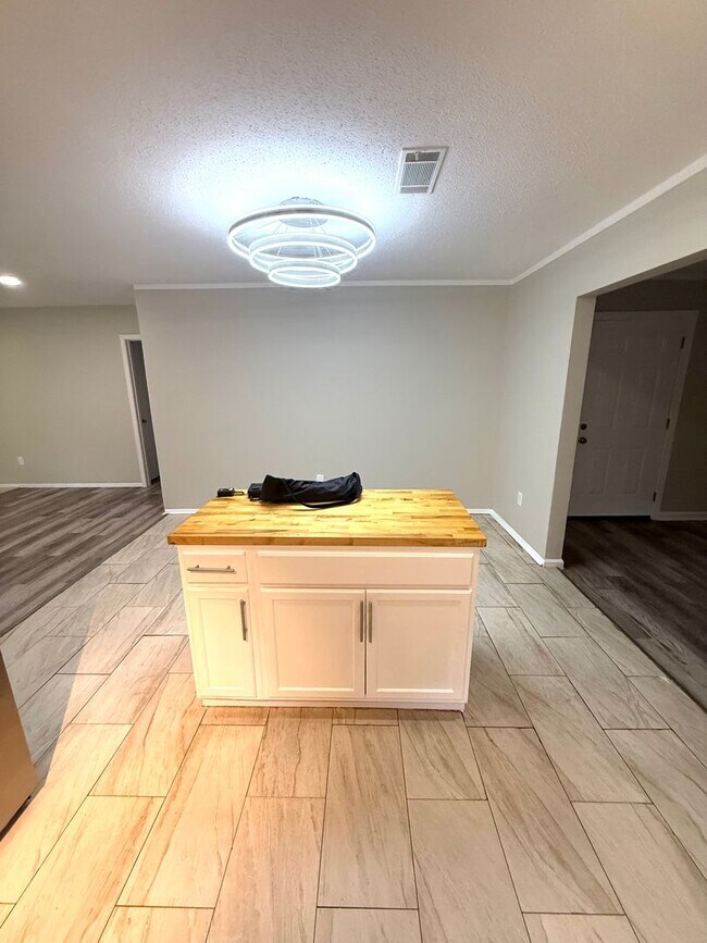 402 Mulligan Dr