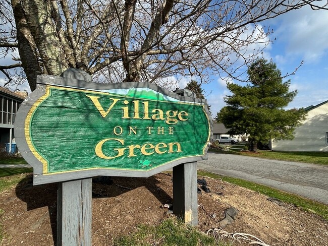 Photo - Cute Studio, Big Porch, Great Location!