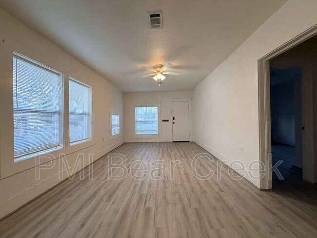 Photo - 3014 Rosalie St