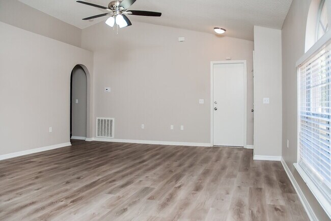 Photo - 1023 Brenton Leaf Dr