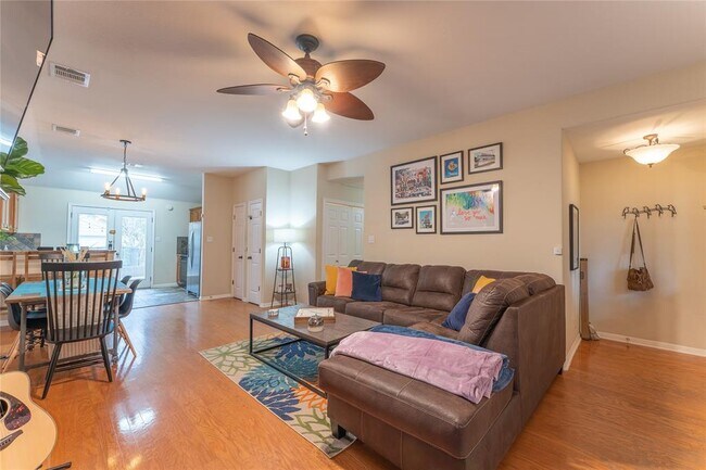 Photo - 708 W Annie St