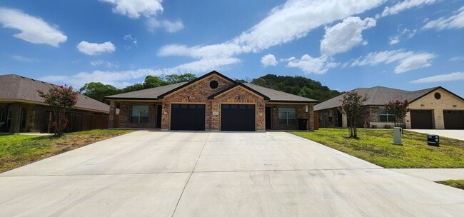 Building Photo - 5600 Settlers Ct