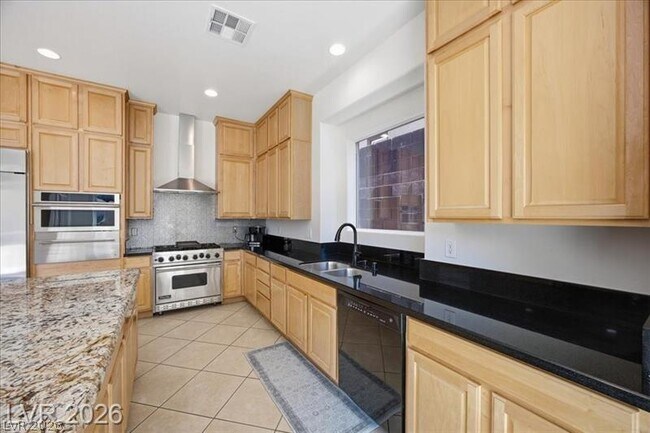 Photo - 2765 Struan Ave