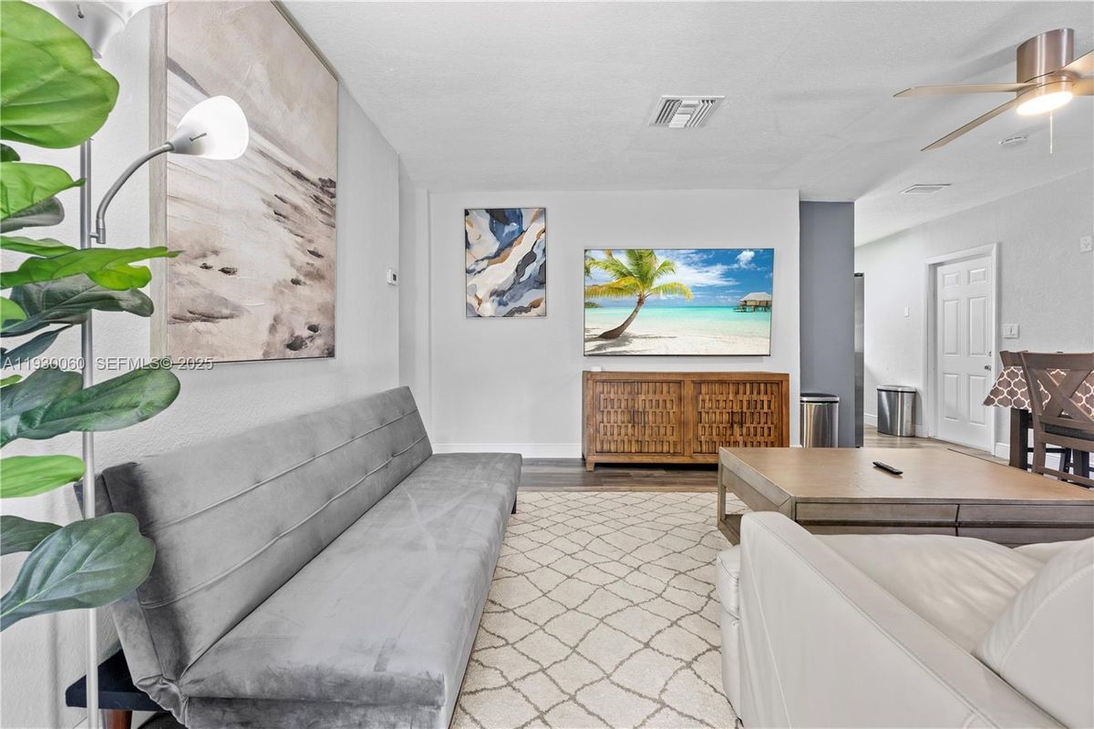 Photo - 1208 NE 5th Ave