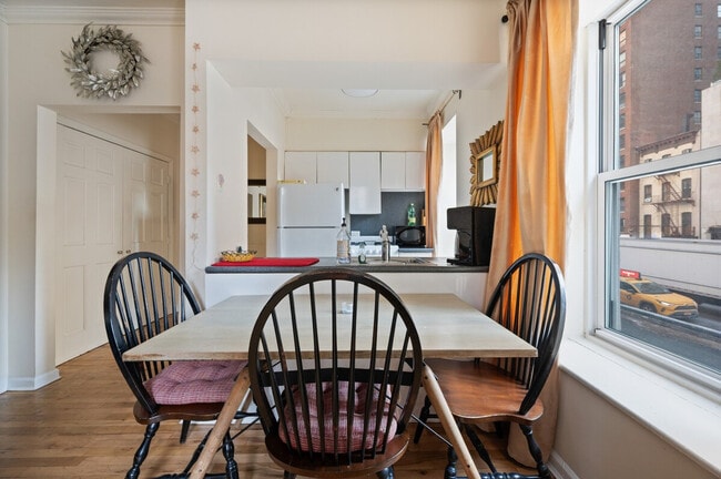 Photo - 221 E 50th St Unit ID1323997P