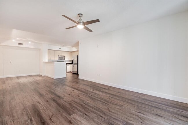 Photo - 2421 NE 65th St Unit 309