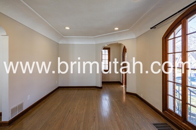 Photo - 1572 Kensington Ave