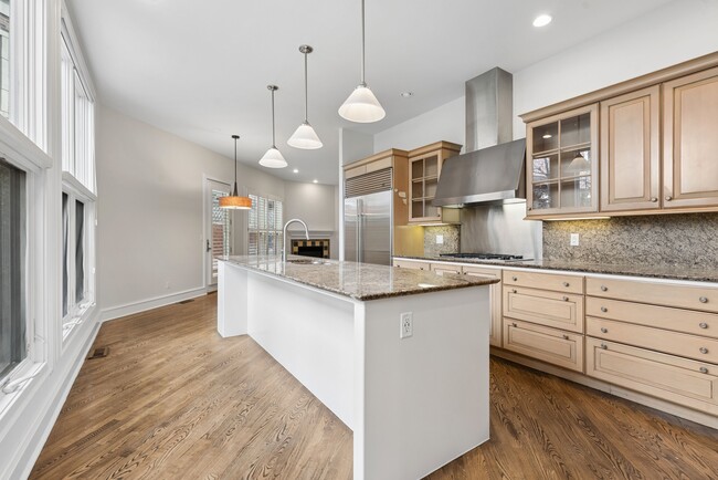 Photo - 400 Clayton St