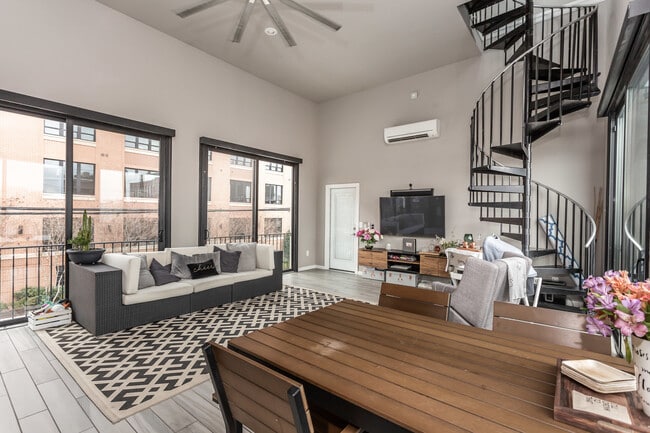 Photo - 3427 Elliott St