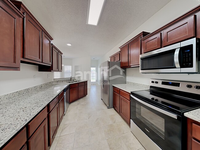 Photo - 5634 Broadway Dr W