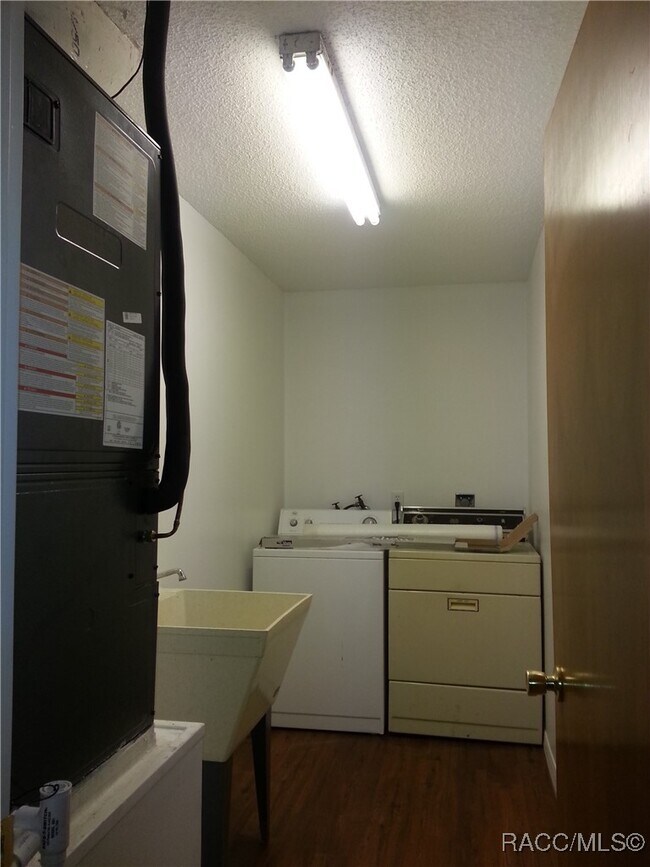 Photo - 100 E Knightsbridge Pl