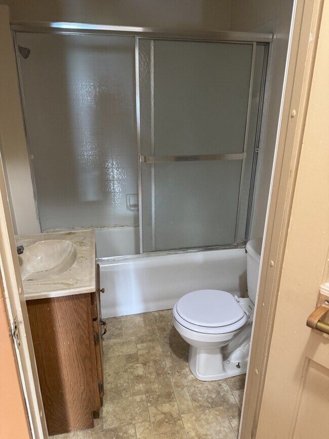 466 W Grand Ave Unit 3BR/1BA