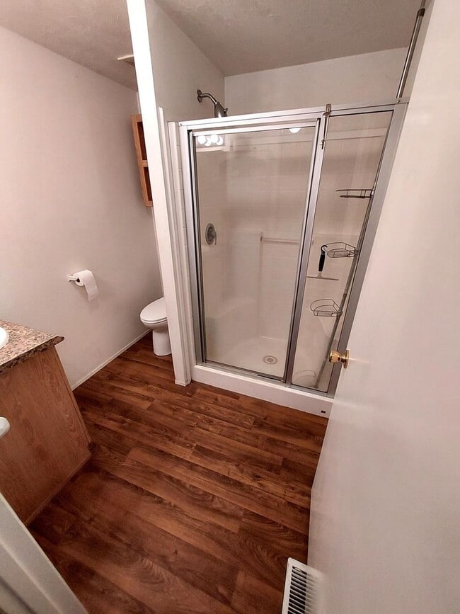 Photo - 3959 Cartwright St