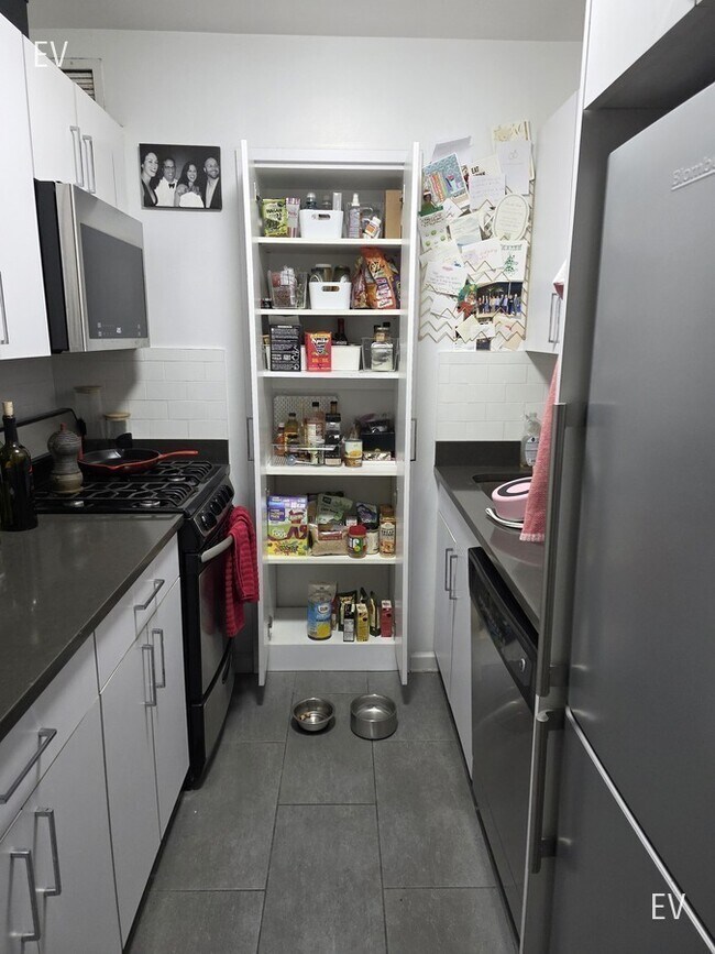 Photo - 405 E 56th St Unidad 4F