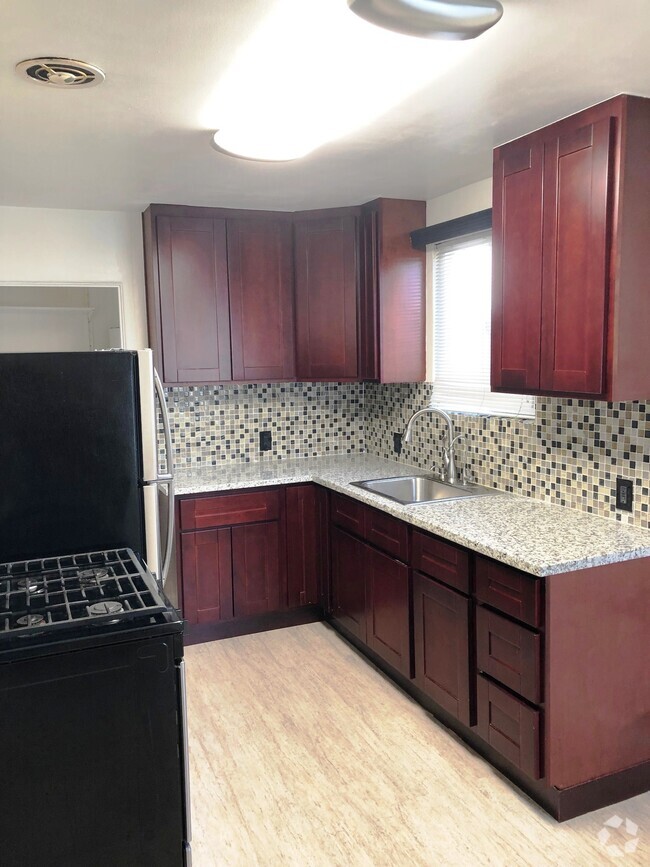 Building Photo - 47 Atlas Ave Unit 2 Rental