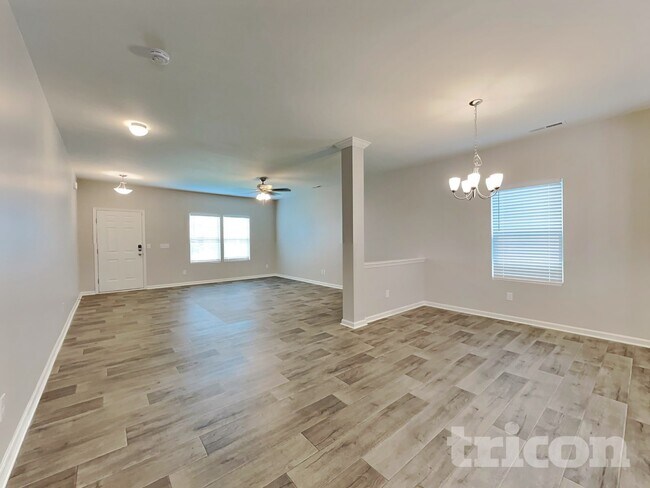 Photo - 635 Spencer Ln