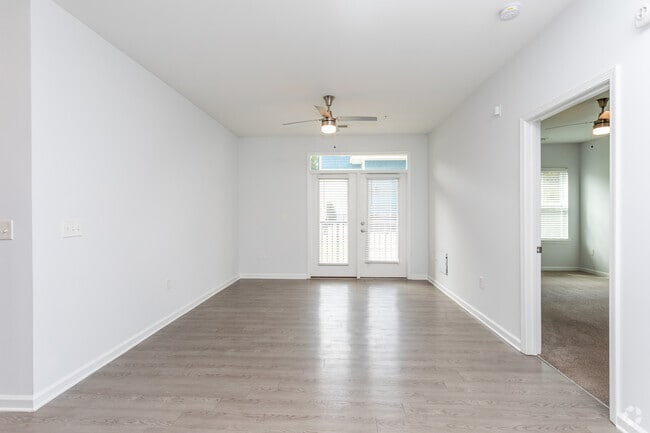 3BR, 2BA - Riverwalk 1362SF - Sala de estar - Avalon of Wilmington