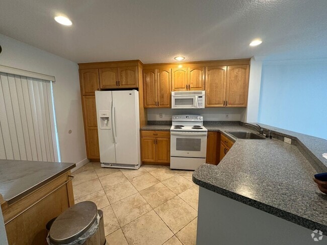 Building Photo - 7630 Lago Del Mar Dr Unit 5 Rental