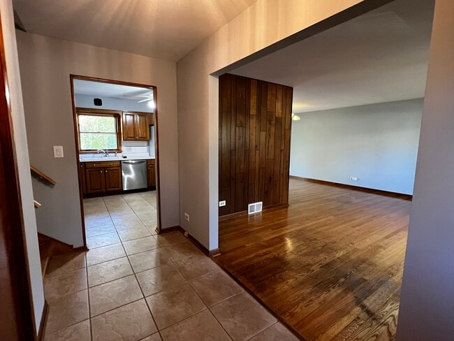 Photo - 5341 Grand Ave