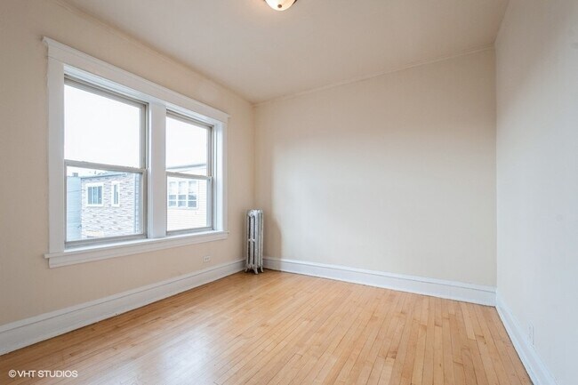 4248 N Lamon Ave Unit 2B