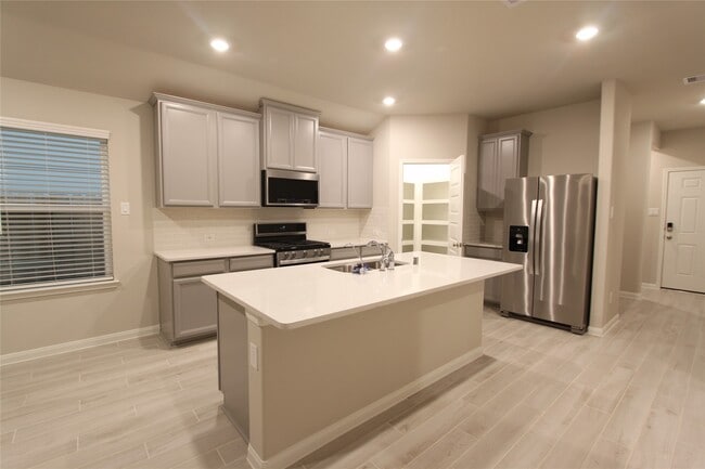 Photo - 906 Pismo Ln