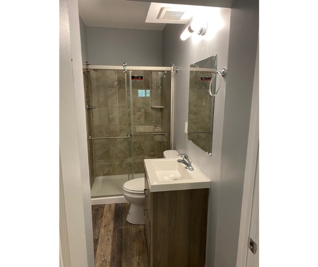 Photo - 627 Denison St Unidad 4 W/Bath Available $750