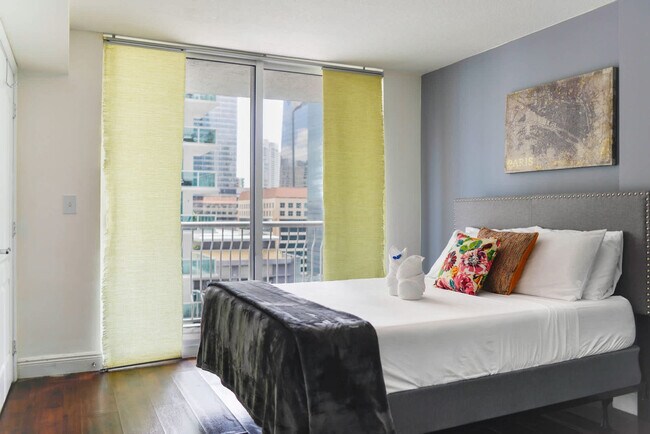 Photo - 1 SE 12th St Unit FL17-ID1022180P