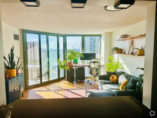 Building Photo - 111 W Maple St Unit 1009 Rental