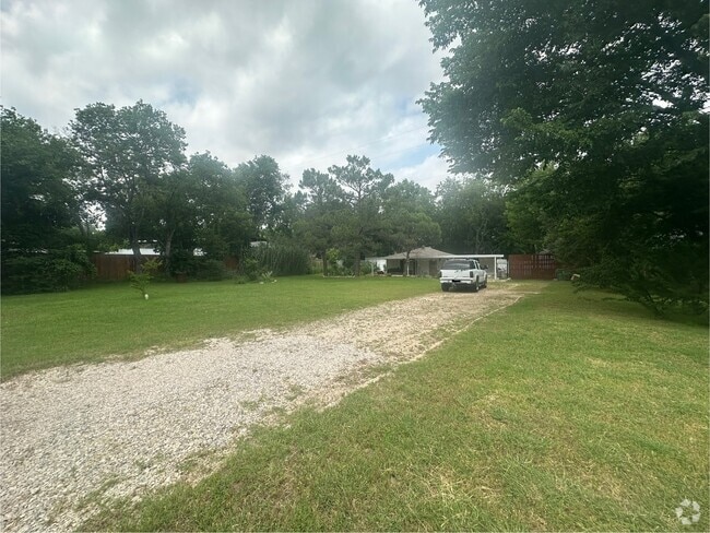 Building Photo - 721 Thompson Dr Rental