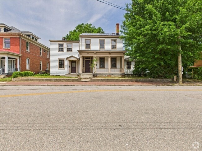 Building Photo - 709 High St Unit A Rental