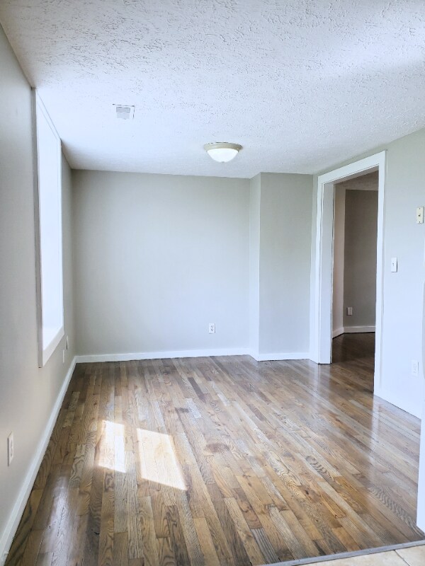 Photo - 90 E 8th Ave Unidad 2