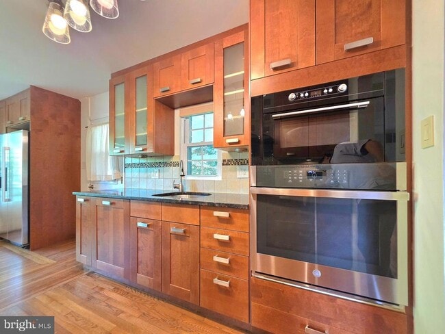 2215 Collingwood Rd
