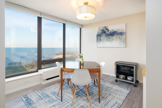 Dining Room - 5445 N Sheridan Rd Condo Unit 2402