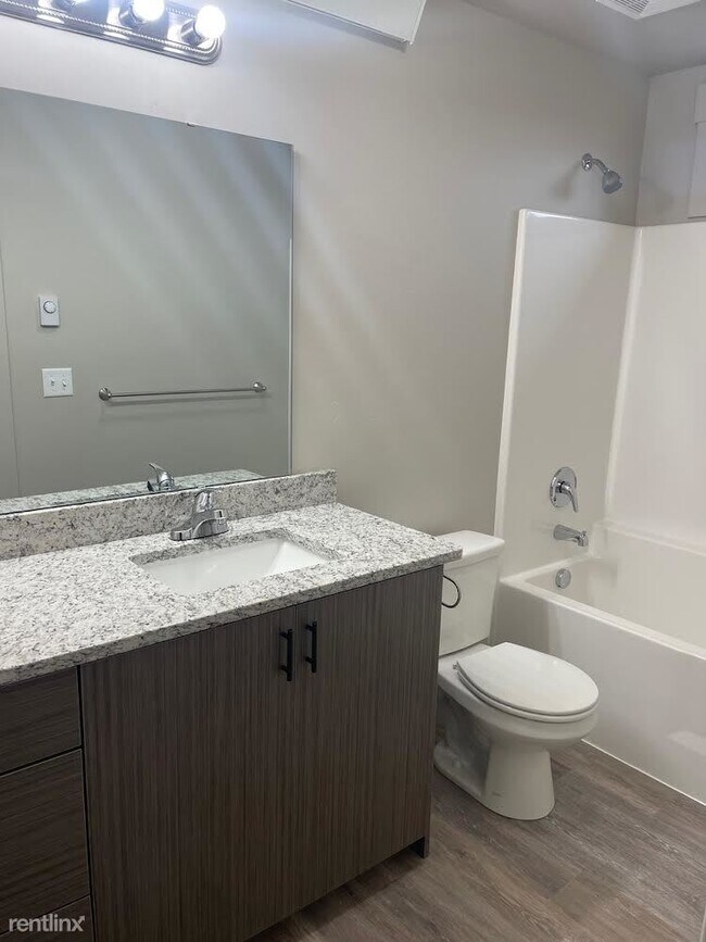 Photo - 3 br, 2 bath 4plex - 3562 East Gample Avenue