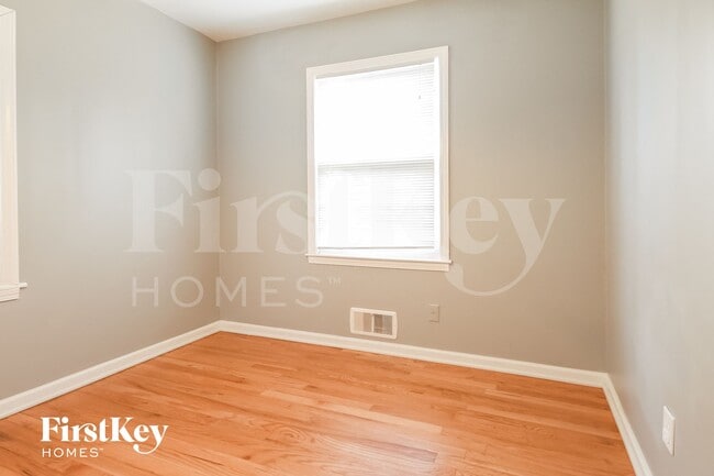Photo - 9648 Roe Ave