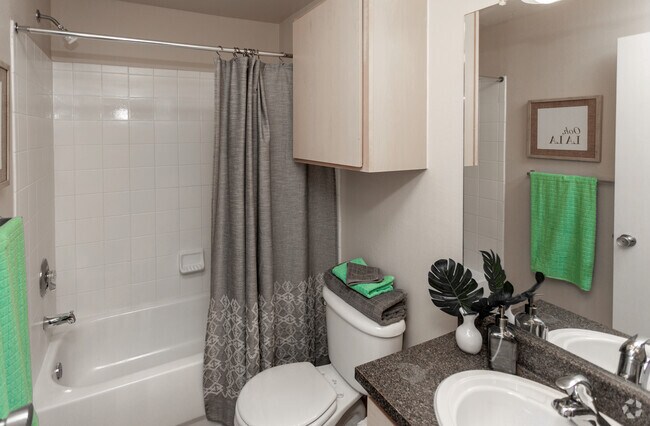 4BR, 4BA - 1220 SF
